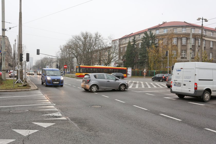 Skrzyżowanie ul. Popiełuszki i ul. Krasińskiego na Żoliborzu