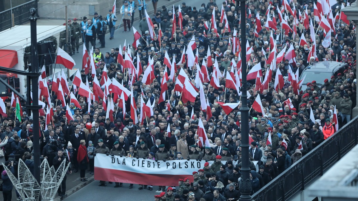 MSWiA na poinformowało, dlaczego doszło do rozdzielenia marszów przechodzących przez stolicę. Była to decyzja ministra Joachima Brudzińskiego motywowana kwestiami bezpieczeństwa.