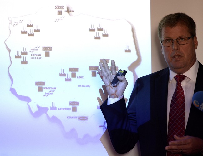 Na zdjęciu: dyrektor generalny Ikea Industry Leif Hultman podczas otwarcia największego w Polsce tartaku Ikea Industry. <br><br>(dd/kru) PAP/Darek Delmanowicz