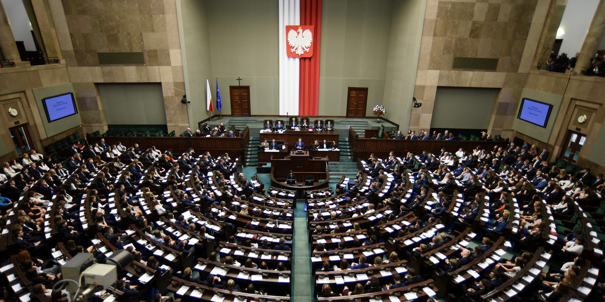 W Sejmie wciąż na prowadzeniu jest PiS.