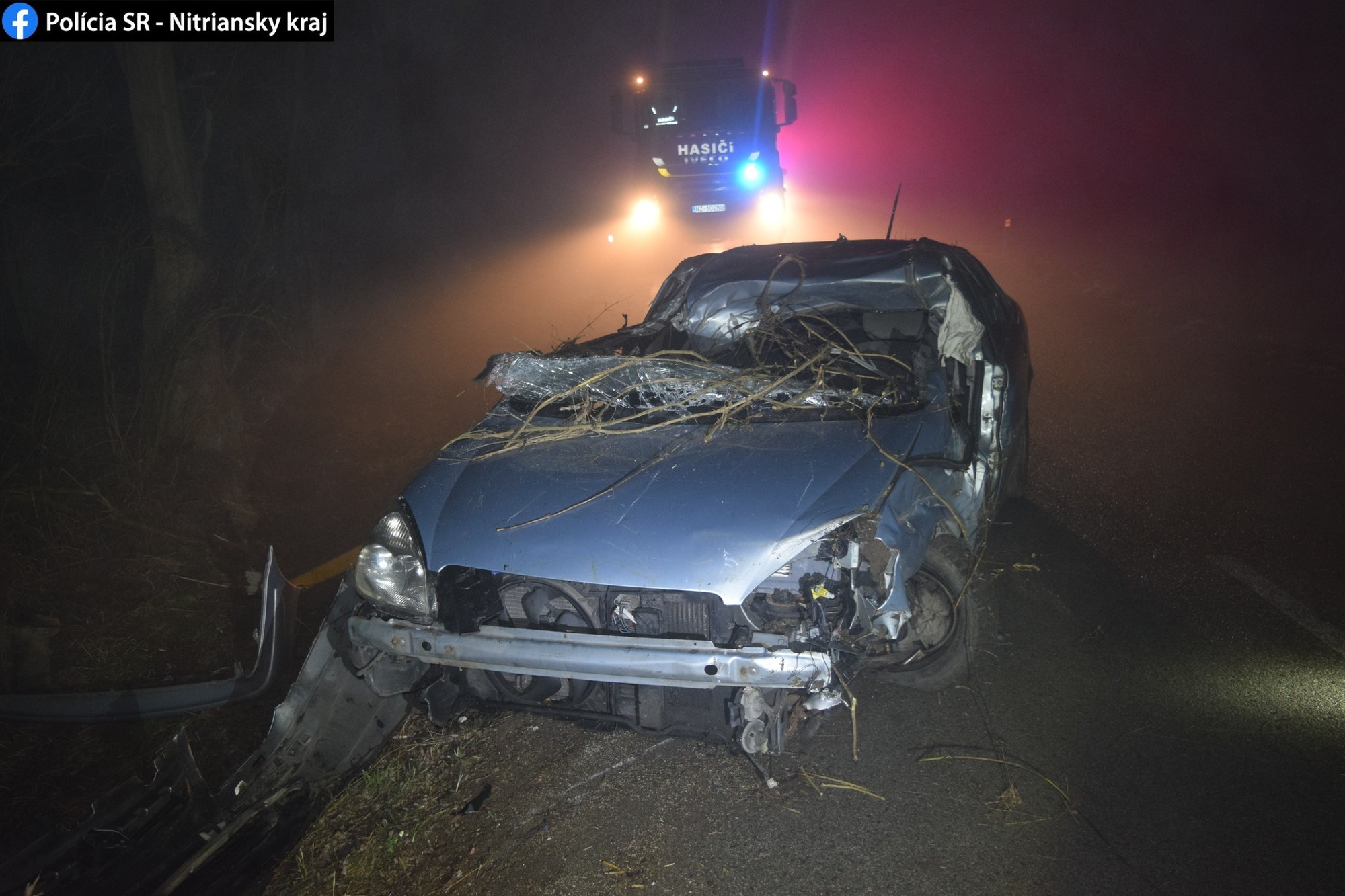 Auto zišlo do priekopy. 
