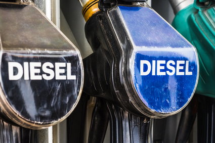 Diesel może być droższy od benzyny co najmniej do wiosny. Ale paliwa tanieją