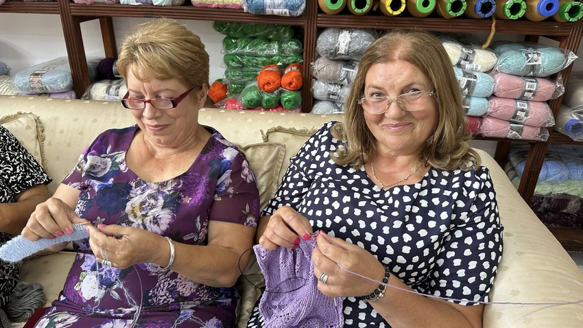 Marija pravi unikatne džempere