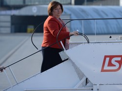 W dodatku siła! Wiosenna prezydentowa z luksusową torebką