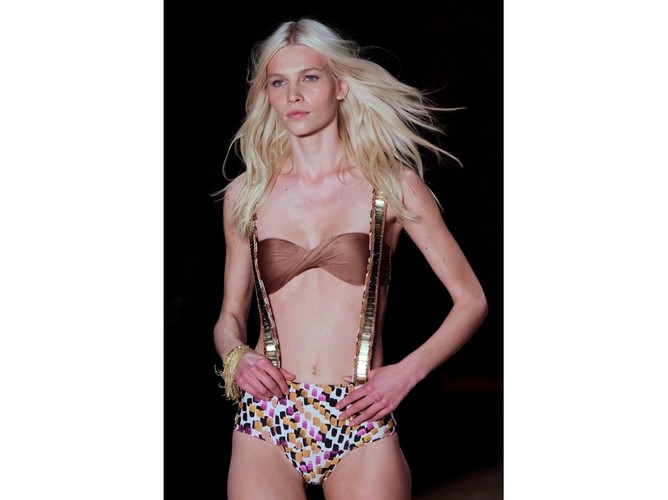 Seksowne i fantazyjne stroje kąpielowe sezon 2011-2012