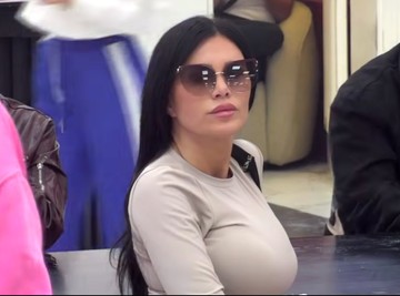 "Kako je tebi Asmin napravio dete?! Meni na kvarnjaka"! Stanija Dobrojević STALA PRED Aneli i iznela ISTINU O INTIMI koja je zatekla sve za stolom!  