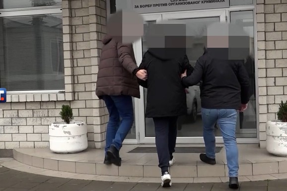 Ukrao čoveku (72) novčanik, pa na bankomatu dizao novac sa njegove kartice! Rešena pljačka u Prokuplju