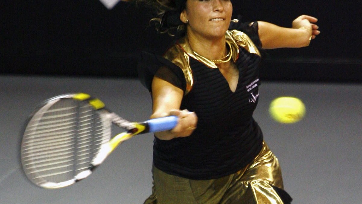 Rosjanka Alisa Klejbanowa wyeliminowała w piątek rozstawioną z numerem drugim Francuzkę Aravane Rezai 6:1, 6:2 w ćwierćfinale turnieju tenisistek rangi WTA Tour na twardych kortach na indonezyjskiej wyspie Bali (z pulą nagród 600 tys. dol.).