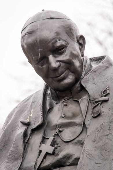 Pomnik Jana Pawła II w Toruniu