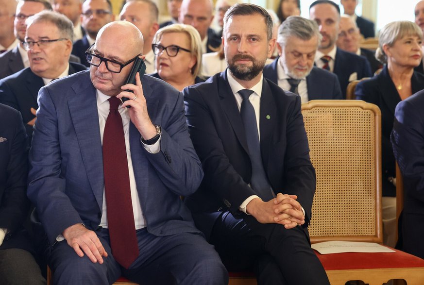 Piotr Zgorzelski i Władysław Kosiniak-Kamysz w czasie uroczystości wręczenia uchwały w sprawie stwierdzenia wyniku wyborów prezydenta, 11 czerwca 2025 r.