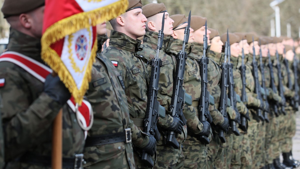 W Gorzowie Wlkp. odbyła się w dziś pierwsza w Lubuskiem przysięga żołnierzy Wojsk Obrony Terytorialnej. Ślubowanie złożyło ponad 100 rekrutów, którzy będą pełnili służbę w 151. batalionie lekkiej piechoty w Skwierzynie (woj. lubuskie) i w dwóch batalionach w Wielkopolsce.