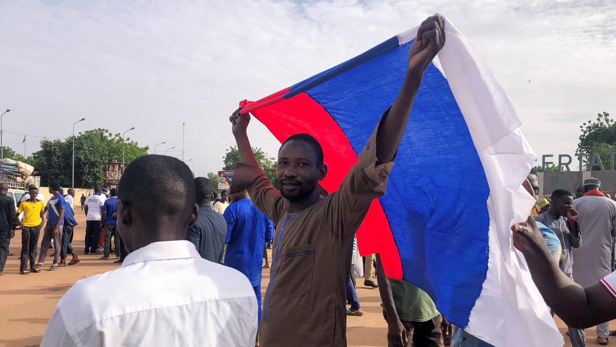 Zwolennik zamachu stanu na ulicy w Niamey