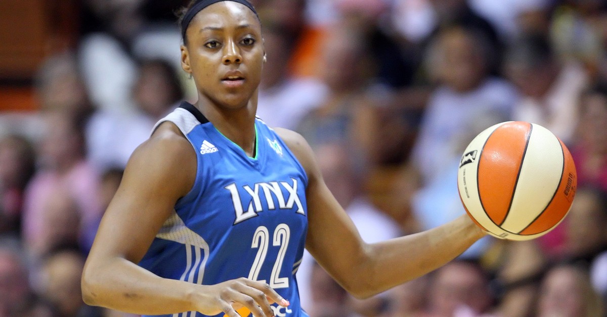 Wnba lynx. Миннесота линкс коннектикут. Connecticut sun dijonai carrington. Napheesa collier. Баскетбол женщины.