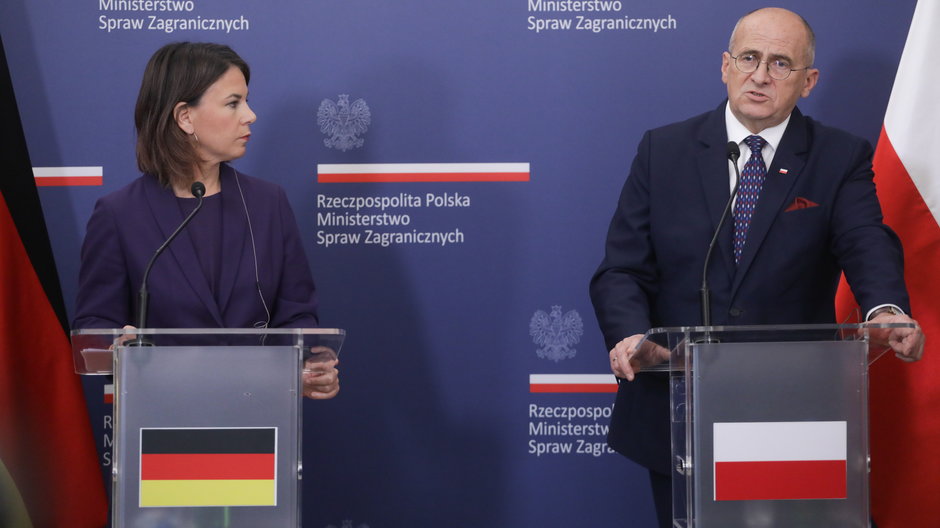 Minister spraw zagranicznych RP Zbigniew Rau (P) i minister spraw zagranicznych Niemiec Annalena Baerbock (L) 