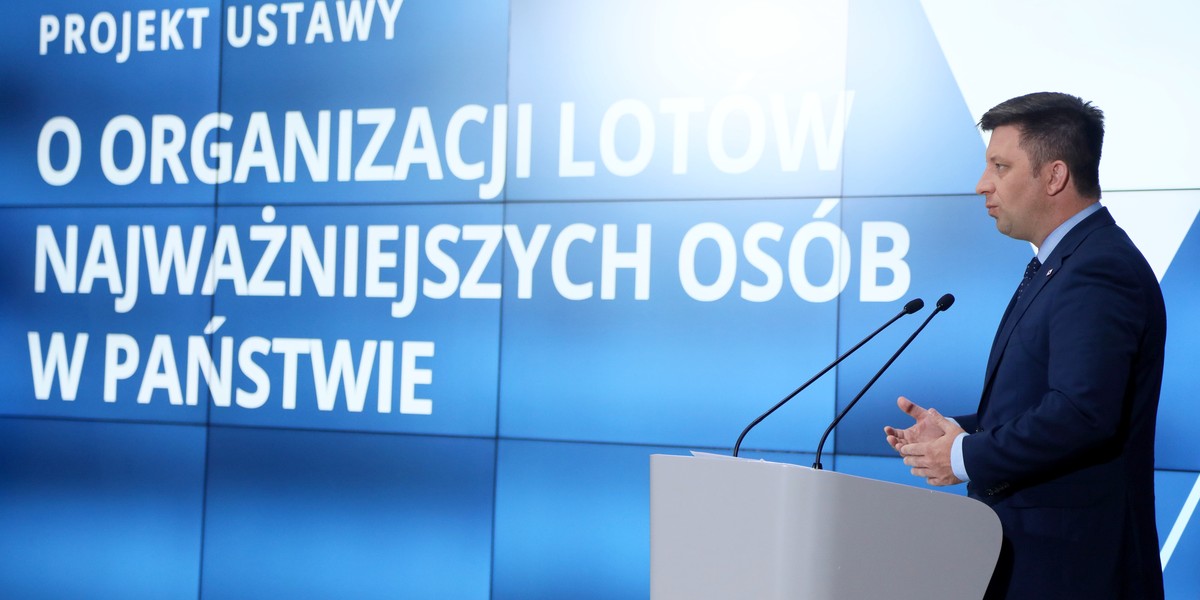 Konferencja ministra Michała Dworczyka na temat projektu ustawy dotyczącej lotów najważniejszych osób w państwie.