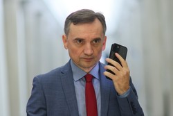 Azyl dla Ziobry. Grad opinii. "Z punktu widzenia Polaka jest mi wstyd"