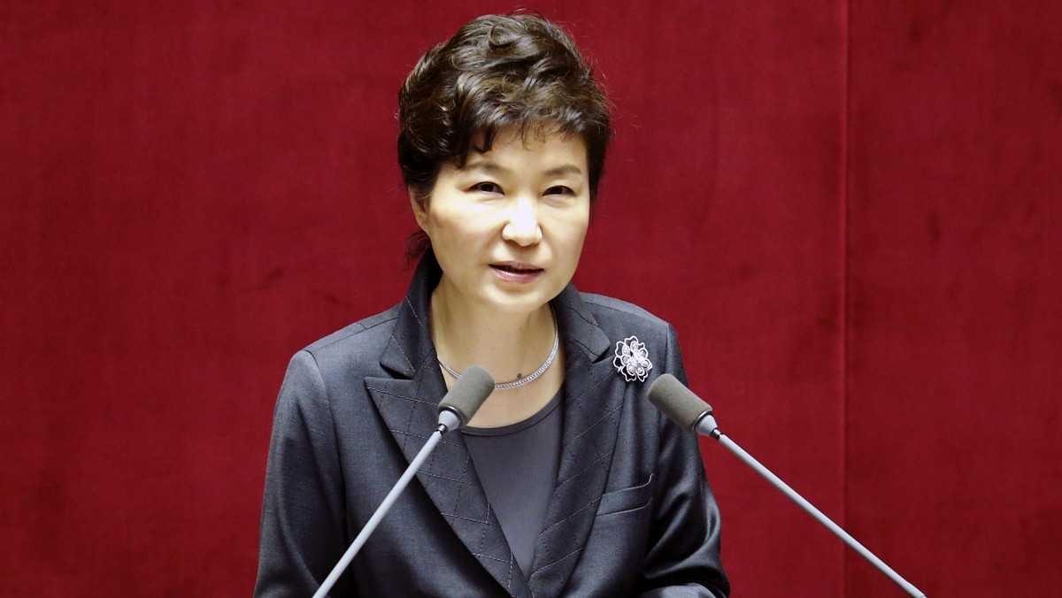 Trybunał Konstytucyjny Korei Południowej podjął decyzję o utrzymaniu w mocy decyzji o impeachmencie prezydent Park Geun Hie zamieszanej w wielki skandal korupcyjny. Zgodnie z konstytucją wybory prezydenckie w Korei Południowej odbędą się za 60 dni.