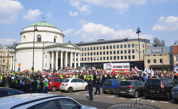 Protest taksówkarzy w Warszawie zawieszony na około trzy tygodnie