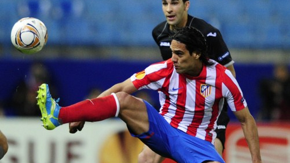 Atletico Madryt na Vicente Calderon zrobiło bardzo duży krok w kierunku finału Ligi Europy. Rojiblancos na własnym stadionie wygrali "bratobójczą" potyczkę z Valencią 4:2 (1:1) i są w komfortowej sytuacji przed rewanżem na Estadio Mestalla.