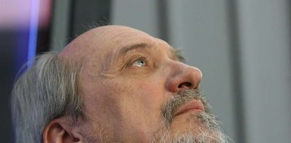 Macierewicz zbada, dlaczego odpadło skrzydło