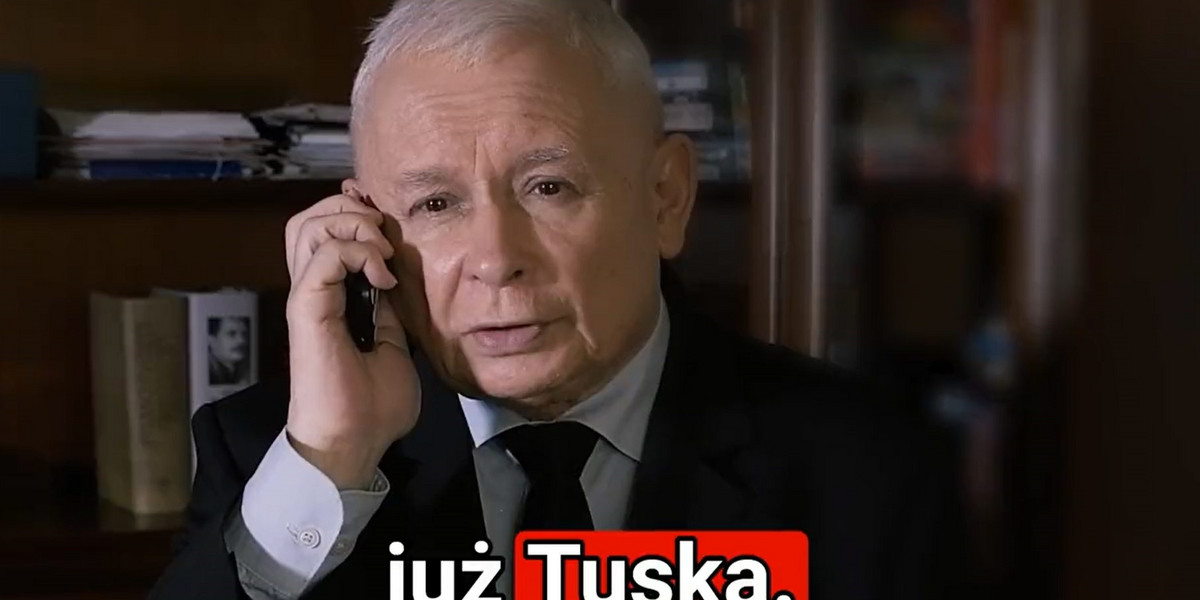 Nagrali Kaczyńskiego, jak rozmawia przez telefon. Udawał, że rozmawia z kimś innym