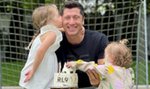 Robert Lewandowski rozczula na zdjęciu z córeczkami. Internauci rozpływają się nad rodzinką