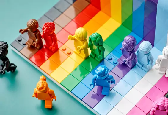 LEGO z pierwszym w historii zestawem LGBT+. Kolorowe klocki w sklepach od 1 czerwca