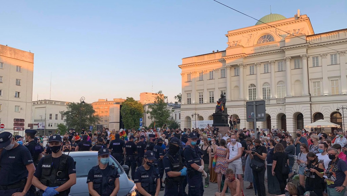 Dwa zgromadzenia na Krakowskim Przedmieściu: narodowcy kontra antyfaszyści