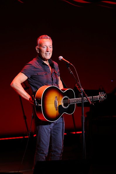 Bruce Springsteen (590 mln dol.)