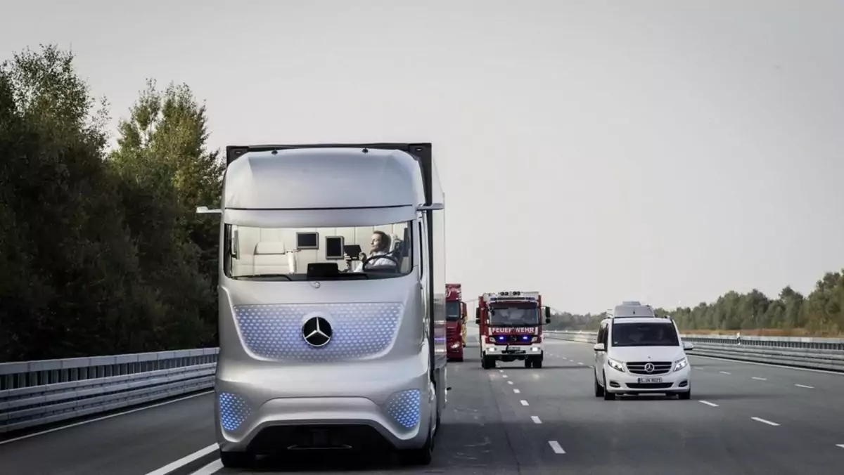 Autonomiczne ciężarówki Mercedesa