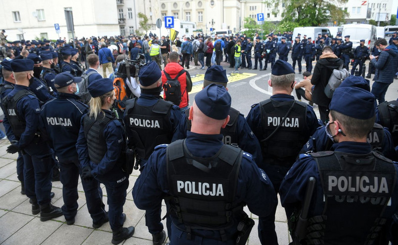 Ustawodawcy i rządowi nie wolno wszystkiego. Stan epidemii nie zakazuje pokojowych zgromadzeń