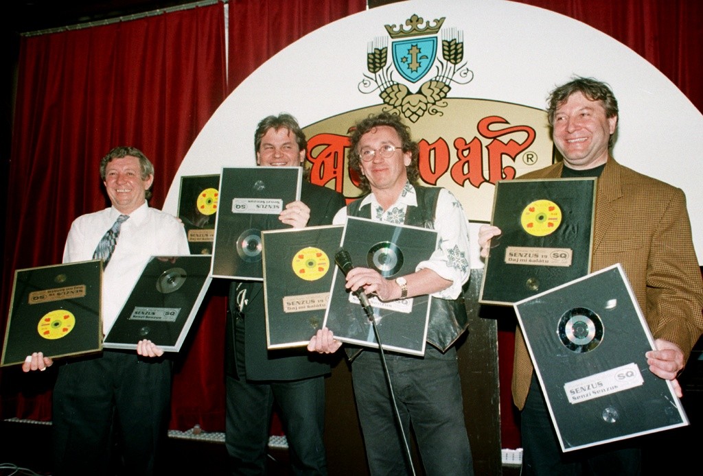 V bratislavskom hoteli Bratislava sa 27. apríla 1998 uskutočnil krst už 20-teho jubilejného albumu skupiny Senzus.
