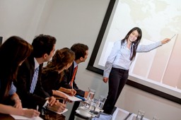 Firma ma prawo odliczyć opłacone za pracownika szkolenia wakacyjne