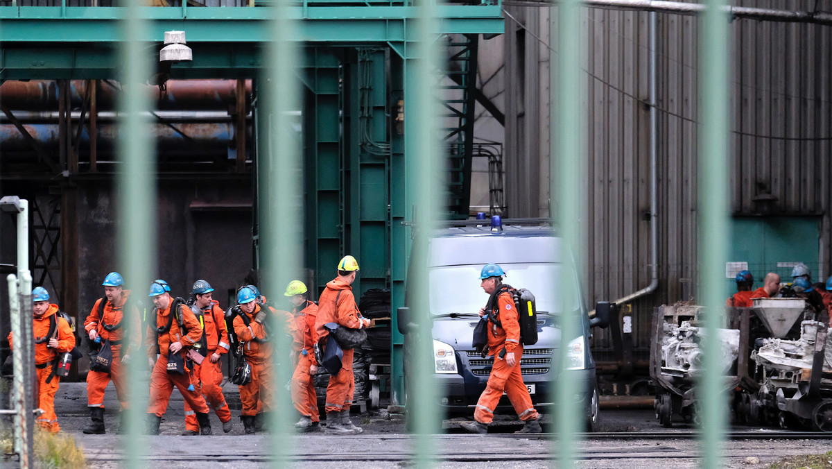 38-letni górnik z kopalni Janina w Libiążu zginął w wyniku wypadku, do którego doszło 800 metrów pod ziemią. To piąty w tym roku śmiertelny wypadek w polskim górnictwie i trzeci w kopalniach węgla kamiennego.