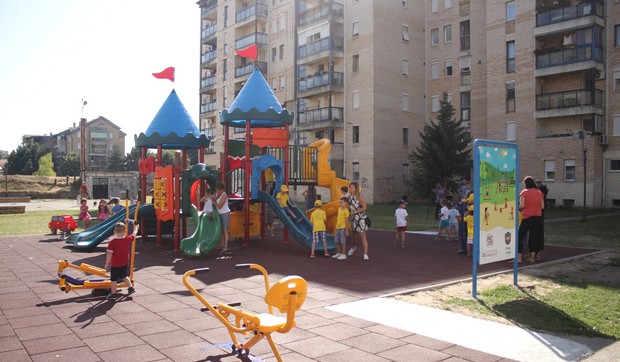 Kragujevac, mobilijar, dečak