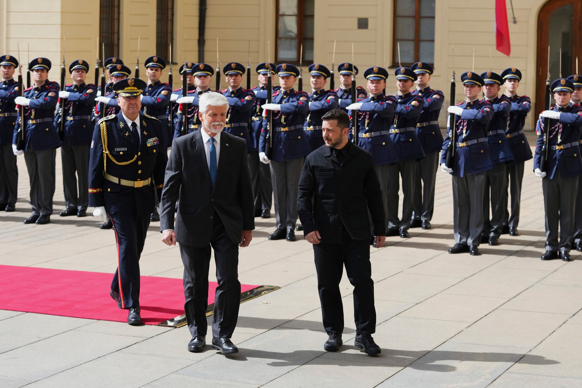 Ukrajinský prezident Volodymyr Zelenskyj a český prezident Petr Pavel.