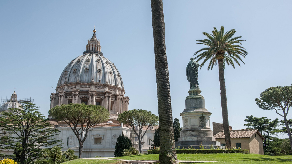 Watykański sąd nakazał otwarcie dwóch grobów na niemieckim cmentarzu, znajdującym się koło bazyliki Świętego Piotra w ramach poszukiwań ciała zaginionej bez wieści w 1983 roku Emanueli Orlandi, 15-letniej córki pracownika Watykanu. Decyzję ogłoszono wczoraj.
