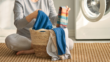 Ile razy możesz założyć ubrania, zanim wrzucisz je do pralki? Naukowcy podpowiadają