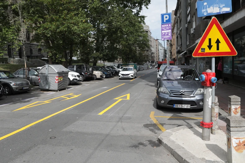 Strelice u Kosovskoj pokazuju smer kretanja