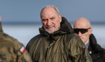 Macierewicz ujawnia "spisek w MON". Sienkiewicz kpi z niego u Moniki Olejnik