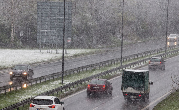 70 tys. odbiorców bez prądu na Śląsku. Trudne warunki panują na drogach