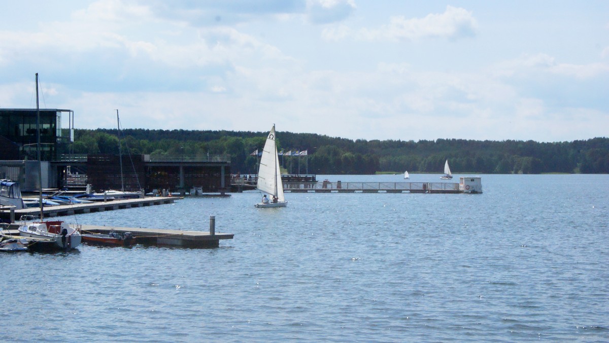 Tylko jedno z działających na terenie województwa miejsc do kąpieli jest jeszcze otwarte. Końcówkę lata na plaży spędzić można jeszcze w Olsztynie.