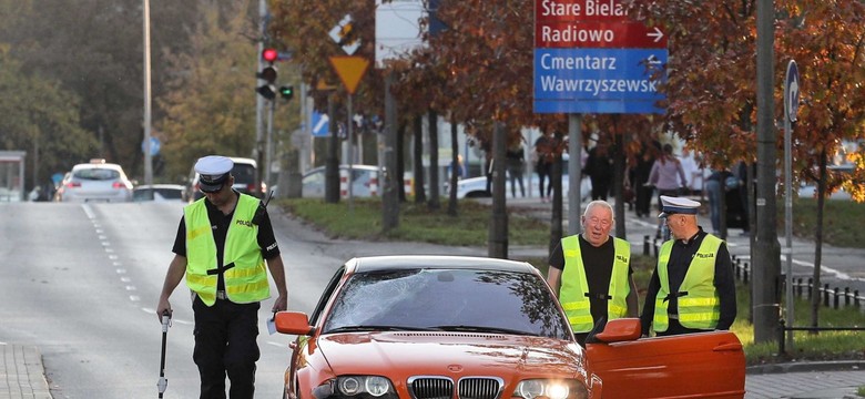 Wypadek na Bielanach. Sąd zdecydował o ARESZCIE dla kierowcy BMW, który zabił mężczyznę na pasach [WIDEO]