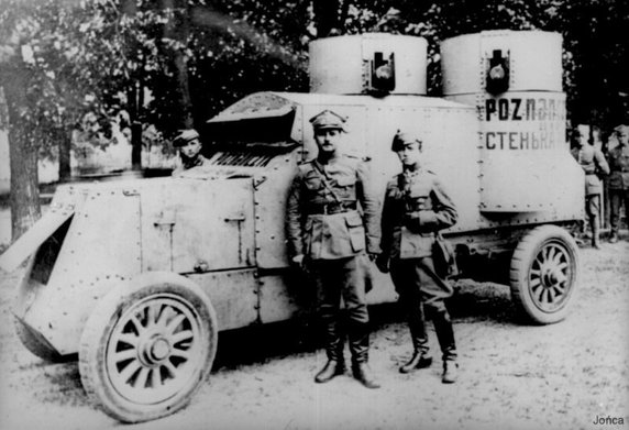 Samochód pancerny typu Austin-Putiłow, zdobyty przez Wojsko Polskie w Bobrujsku (ob. Białoruś) i przemianowany na "Poznańczyk". 