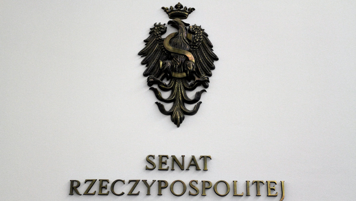 Cztery senackie komisje na wspólnym posiedzeniu dzisiaj po południu zarekomendowały Senatowi poparcie wniosku prezydenta o przeprowadzenie referendum. Wnioskiem prezydenta o referendum Senat ma się zająć na plenarnym posiedzeniu w dniach 20-21 maja.