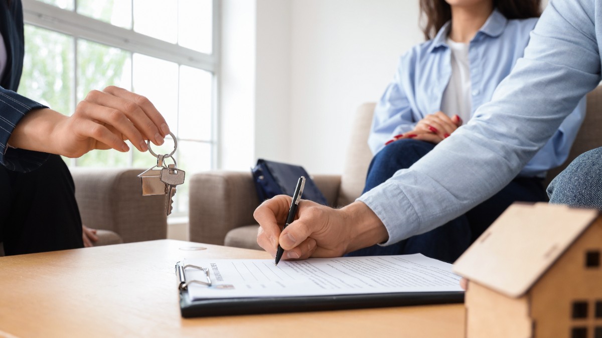 La 24 de ani, are două case și peste 100.000 de euro în cont, după ce s-a apucat să economisească jumătate din salariu