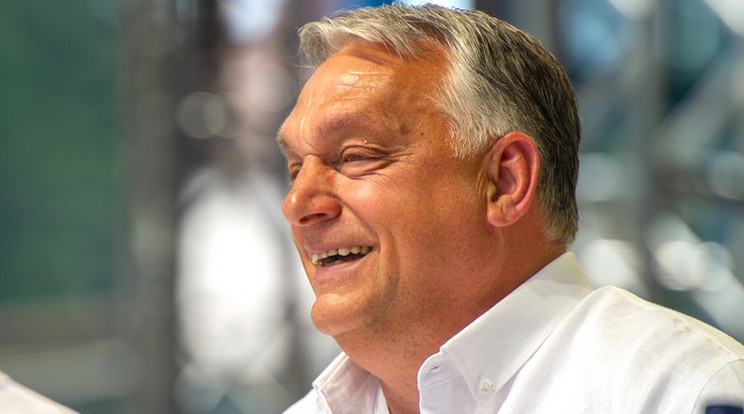 Orbán Viktor Azahriah-t hallgatja / Fotó: Blikk