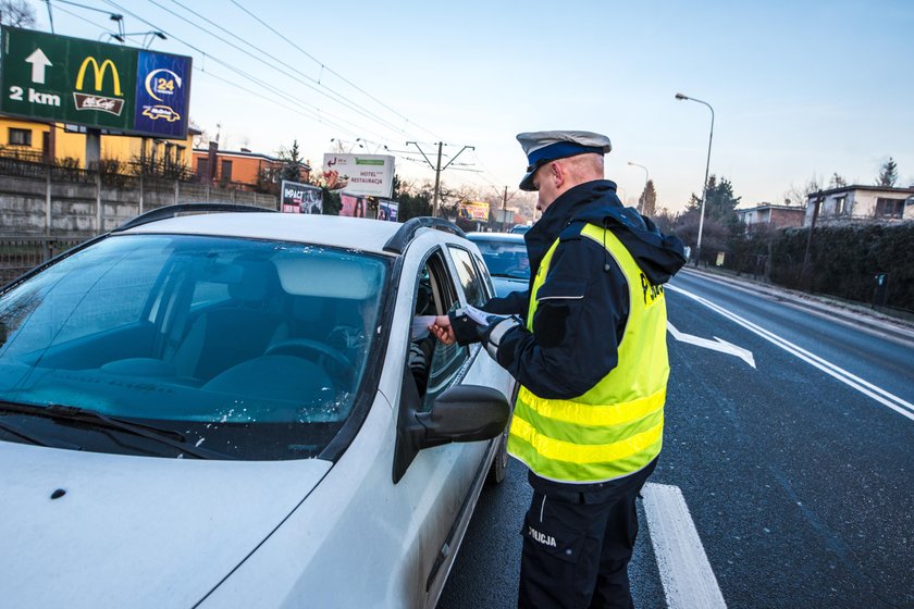 Policjanci ze Zgierza wyreżyserowali na drodze śmiertelny wypadek