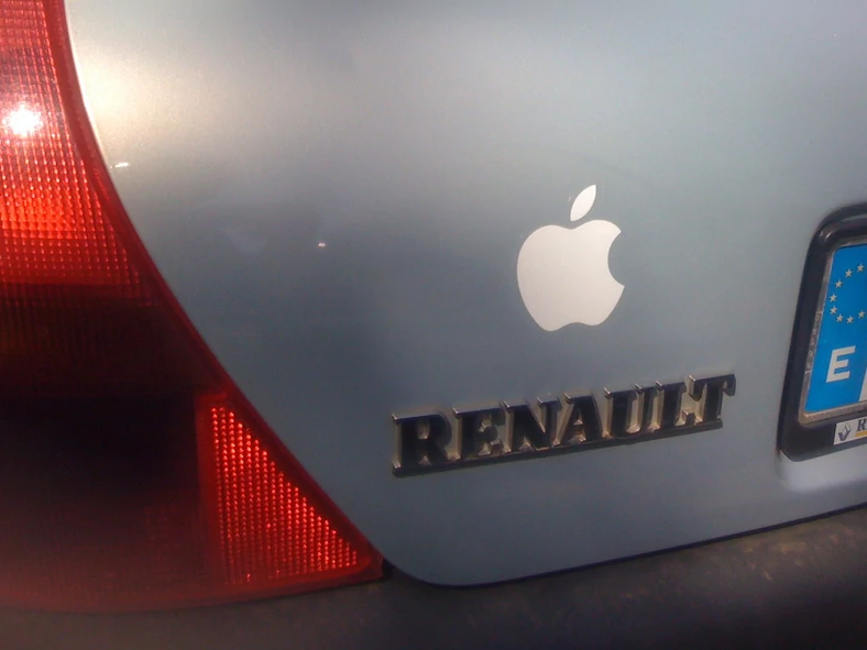 Naklejki często naklejane są na auta użytkowników sprzętu Apple'a