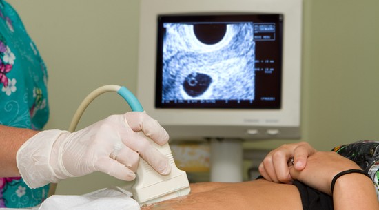 Więcej aborcji, mniej badań genetycznych